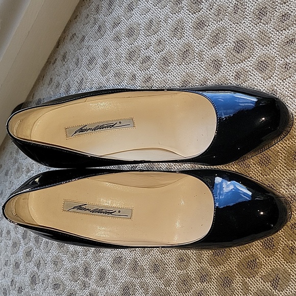 Black patent leather pumps - Picture 2 of 4